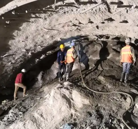 淇滨拱顶带模注浆料的施工流程及注意事项